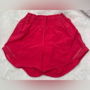 Women’s Lululemon Hotty Hot Short Low Rise Lined in Bright Pink Size 4 LW7AW7T